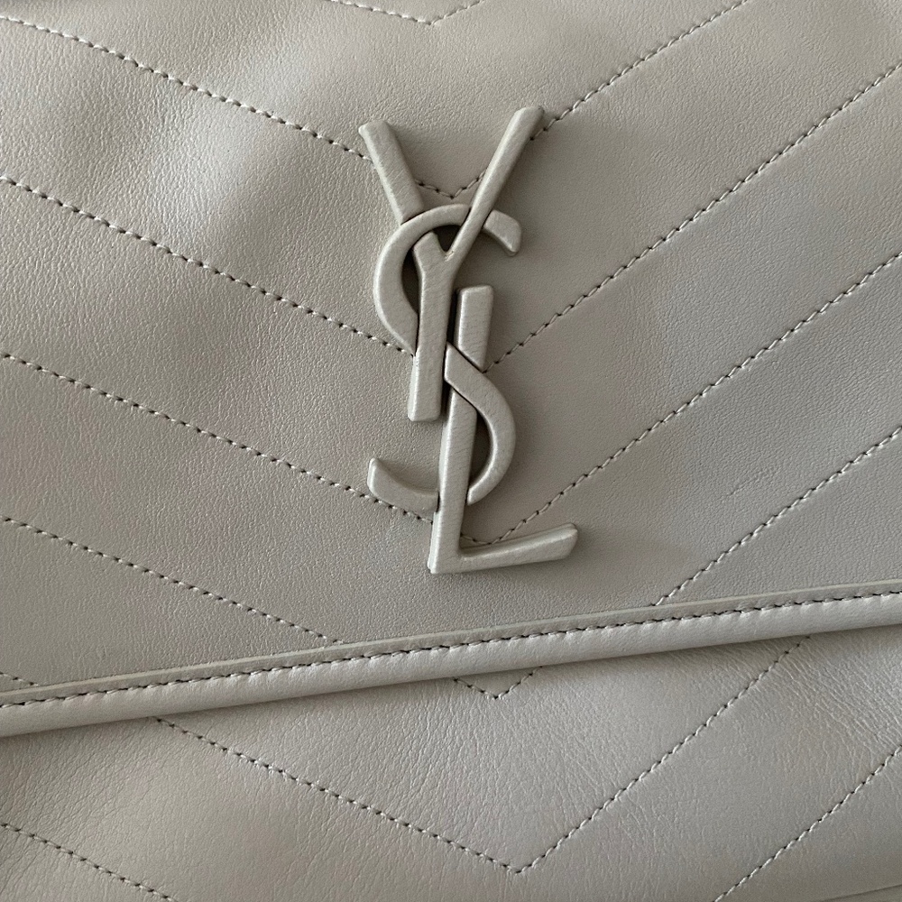 Designer vintage leather shoulder bag in good condition